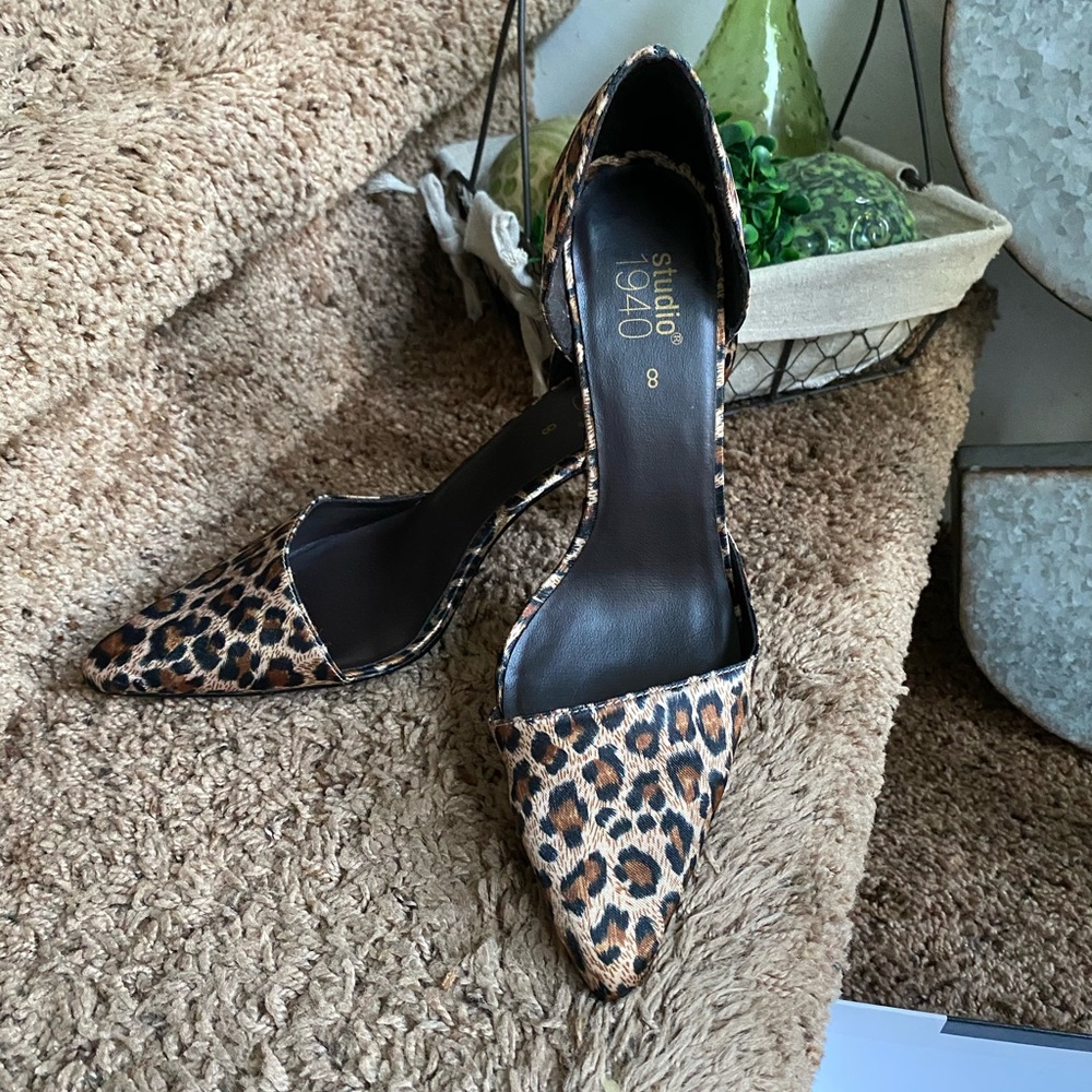 New never worn Leopard print heals